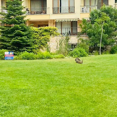 Daire апартамент немо -цял апартамент-104кв м- 2 спални-1 всекидневна -1 баня- 1 кухня- 600m Oт плажа Varna